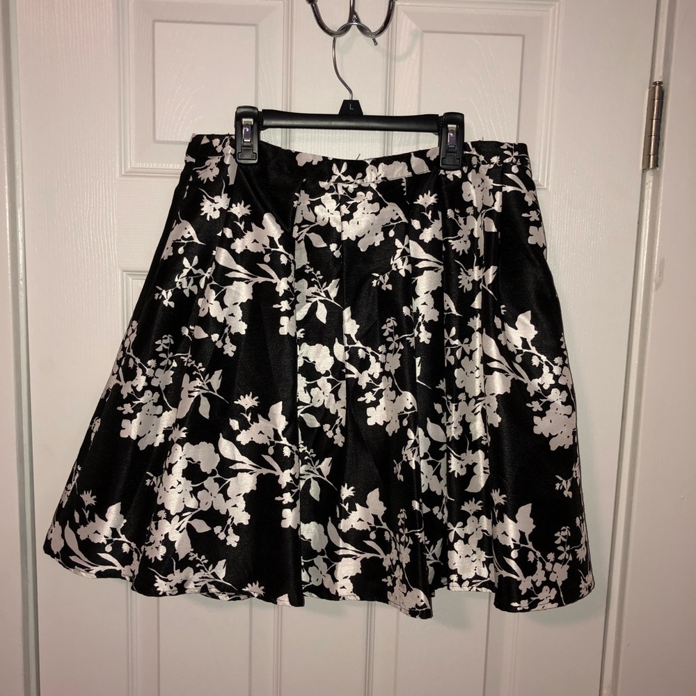 Black & White Floral Mini